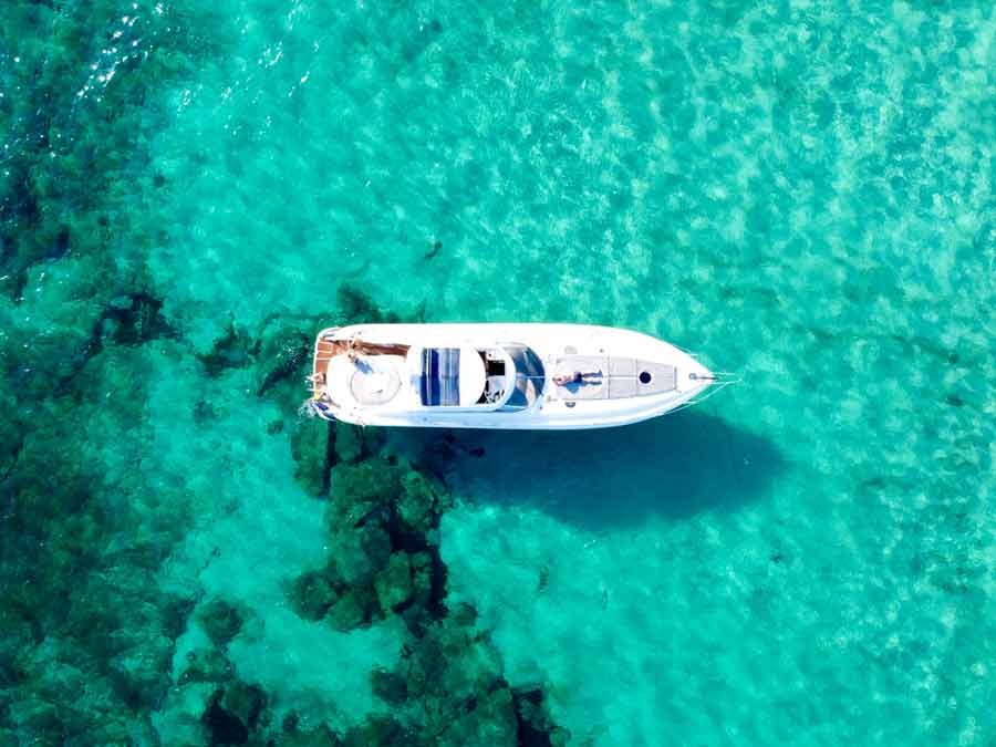 Croisière privée sur les eaux turquoise d’Ibiza, un moment d’exception orchestré par la conciergerie d'une villa louée via Le Collectionist