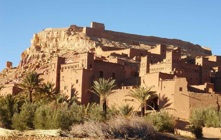 road-trip-maroc-1 Kasbah d’Aït Benhaddou et ses maisons en terre crue sous le soleil, première étape du road trip de Marrakech à Merzouga